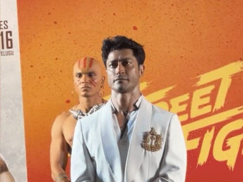 विद्युत जामवाल ने रोकी सांस, पलकें नहीं झपकाईं; ‘स्ट्रीट फाइटर’ इवेंट में हैरतअंगेज कारनामा