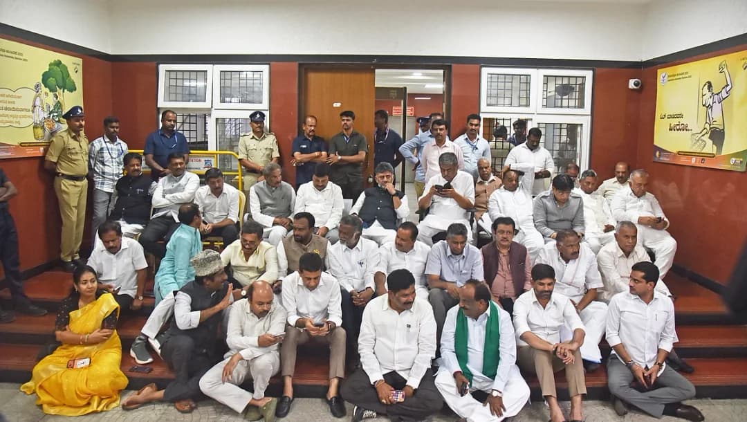 निर्वाचन अधिकारी का निर्देश: फॉर्म-7 आवेदनों पर होगी जांच, CM ने समाप्त किया धरना