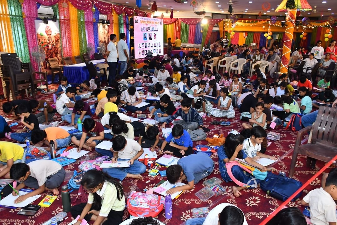 अग्रसेन जयंती: नोटों के गुलदस्ते और पूर्व अध्यक्षों का सम्मान