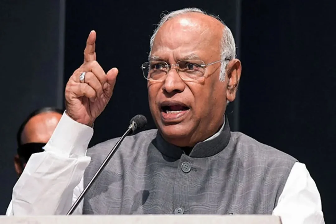 एसआईआर विवाद के बीच खड़गे का वार, बोले- मोदी-शाह हैं 'अवैध', बैलेट से हों चुनाव